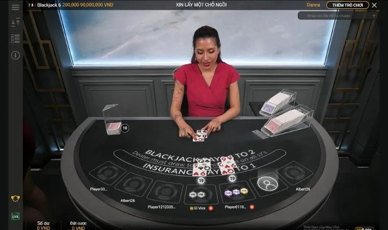 Trải nghiệm chơi Blackjack HitClub cùng dealer chia bài chuyên nghiệp